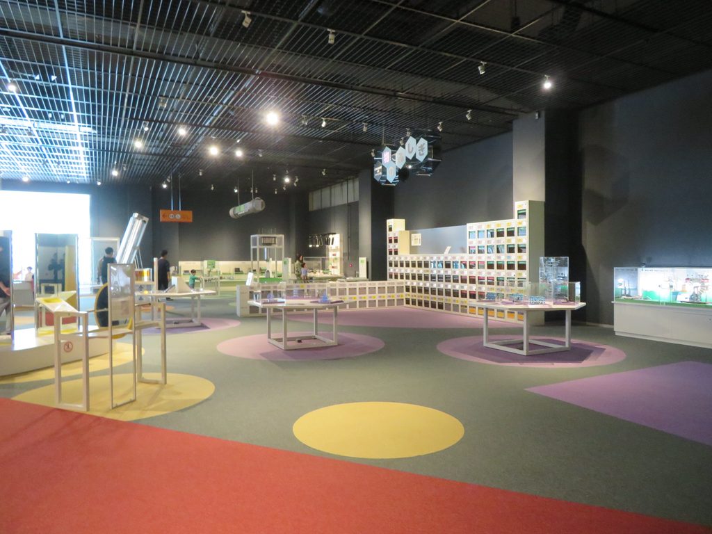 姫路科学館3階の体験展示フロアの全景