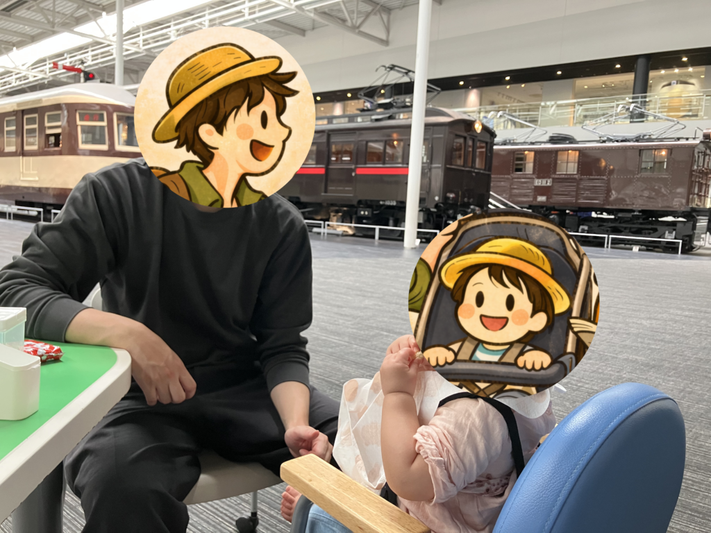 リニア・鉄道館の1階飲食スペースで離乳食を食べる子ども