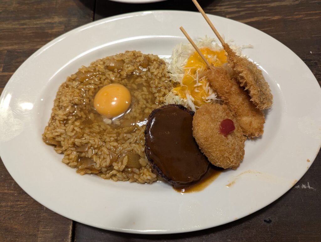 自由軒で食べた名物カレーと串カツの定食