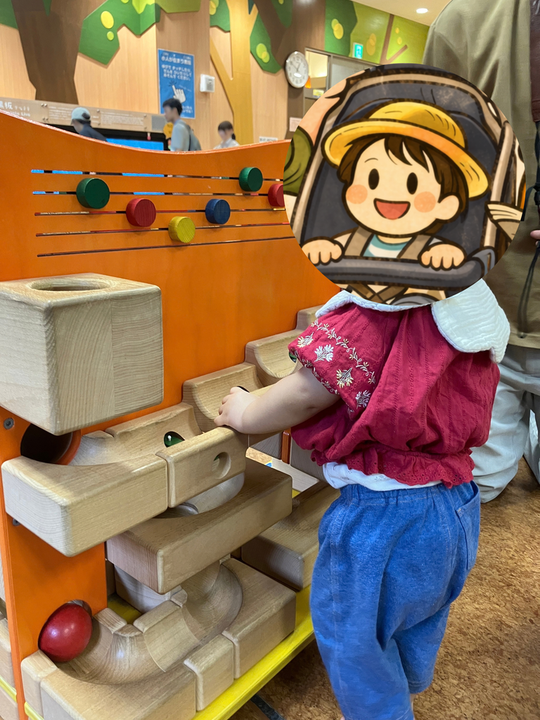 木製の玉転がしおもちゃ