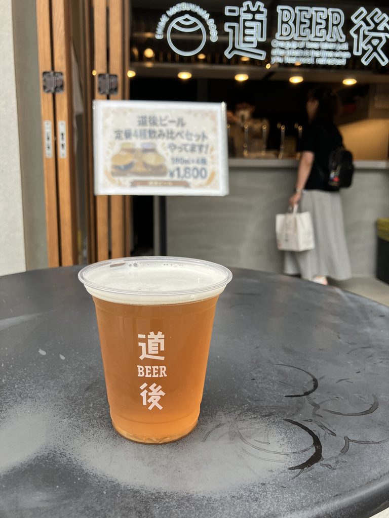 道後BEERの店頭に置かれたカップ入りの坊っちゃんビール